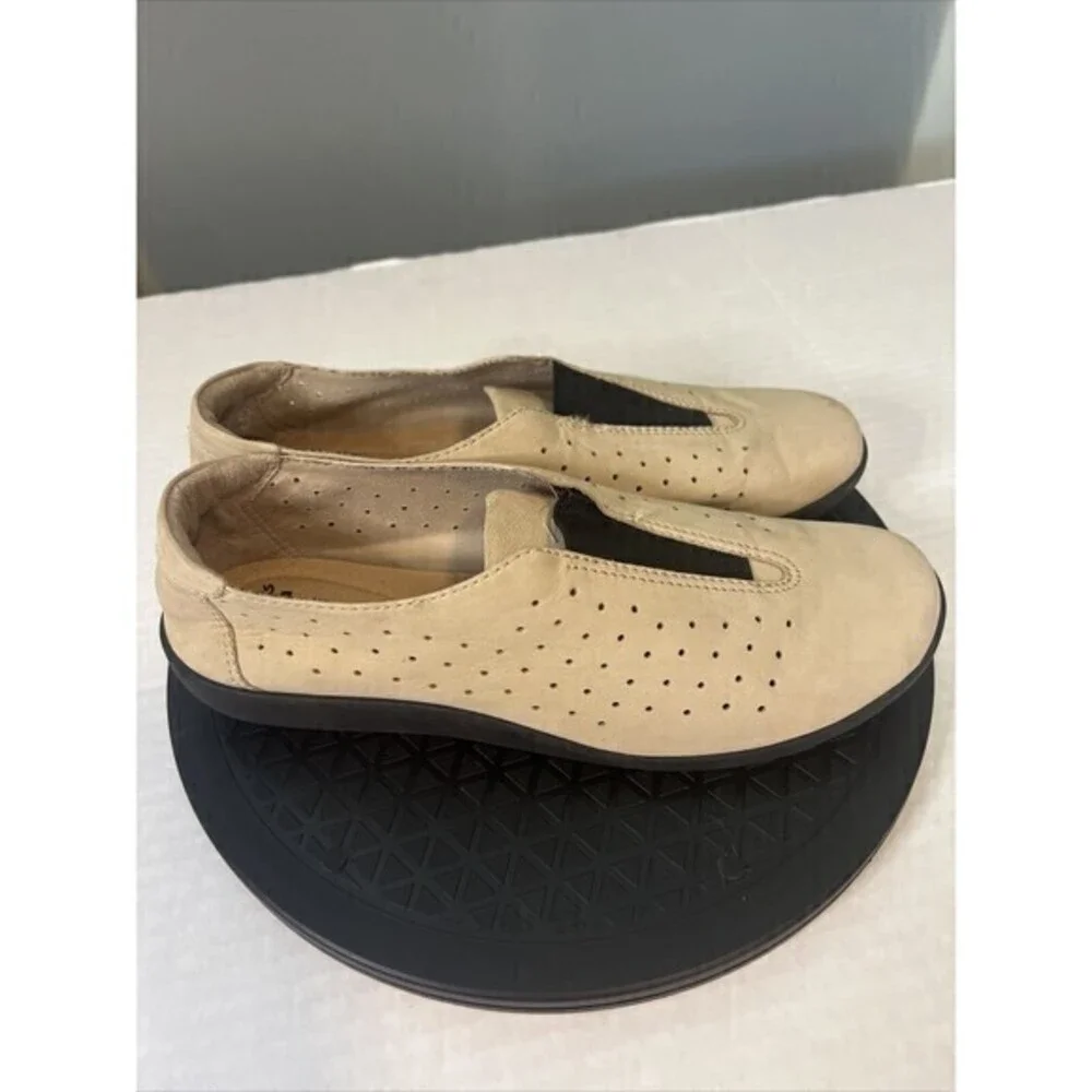 Clarks almost new